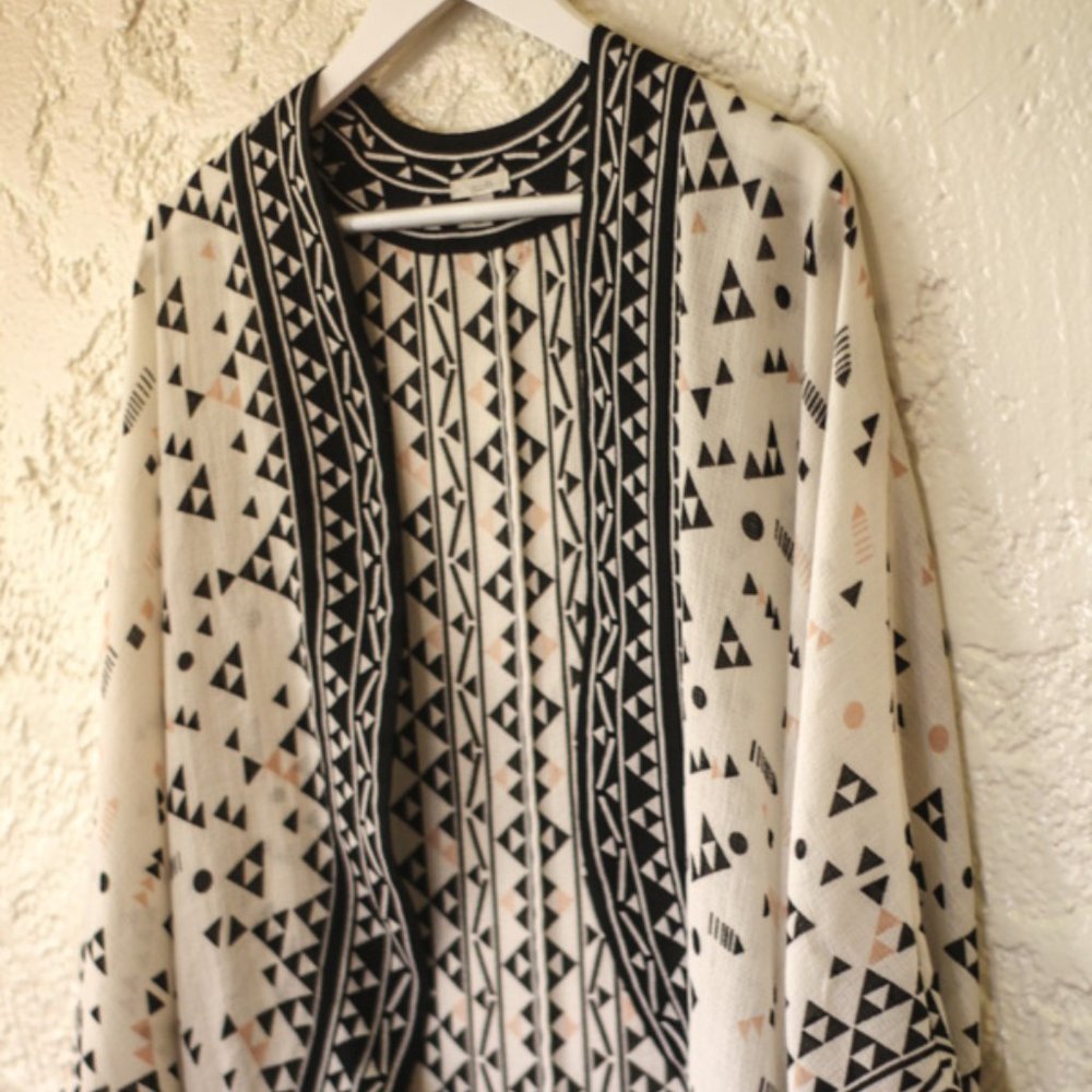 Ecote Pattern Cover Up - Picture 2 of 3